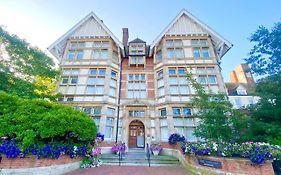 Yarrow Hotel